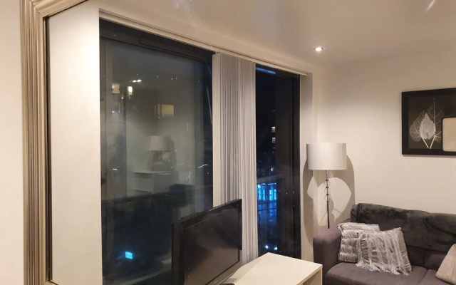 Stunning 1-bed Apartment in Hayes