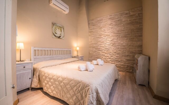 Отель A Few Steps to The Duomo Enchanting 2BD Apt Италия, Флоренция - отзывы, цены и фото номеров - забронировать отель A Few Steps to The Duomo Enchanting 2BD Apt онлайн комната для гостей