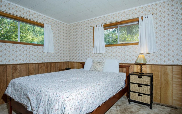 Bay View Retreat for 21 Guests 5 Br home by RedAwning