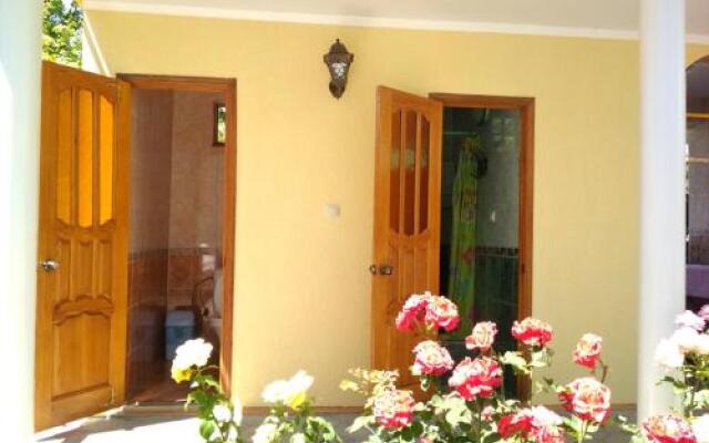 Гостиница Guest House On Samburova 279 в Анапе отзывы, цены и фото номеров - забронировать гостиницу Guest House On Samburova 279 онлайн Анапа вид на фасад