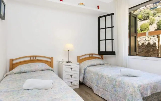 Apartment - 4 Bedrooms with Pool - 107696