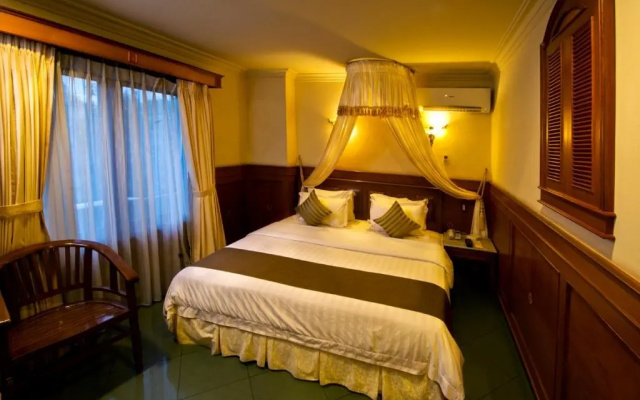 Royal Regal Hotel