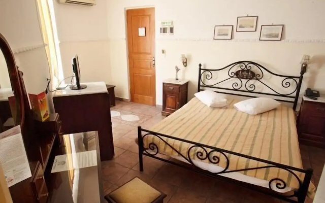 Monte Kristo Hotel