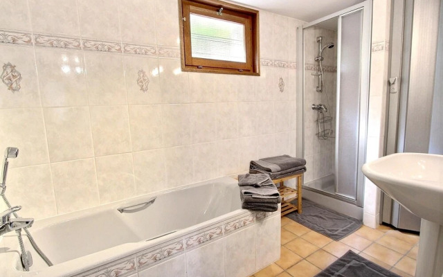 Chalet With 2 Bedrooms in Évian-les-bains, With Wonderful Mountain Vie