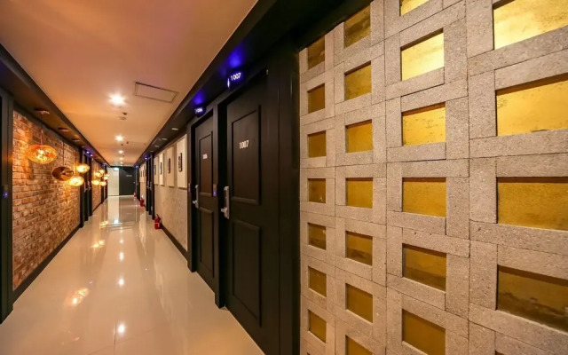 Changwon Sangnam-Dong Hotel Chris B