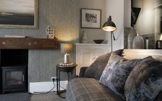Harbour View - Flat 2 - Tudor House