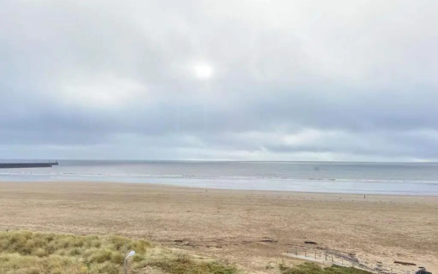 Lovely 2-Bedrooms Apartment Step to The Beach