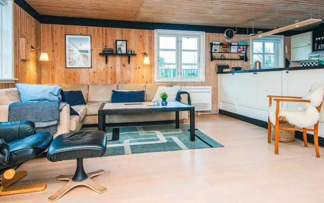 Cozy Cottage by the Sea-by Traum