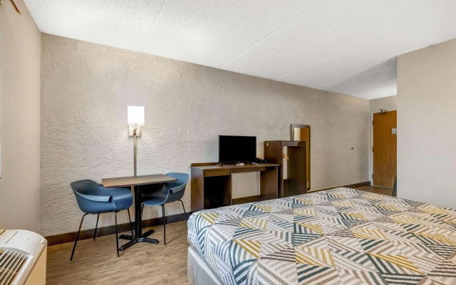 Motel 6 Elk Grove Village, IL - O'Hare