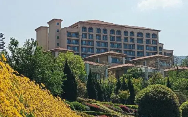 Fuxian Lake Xisu Hotel