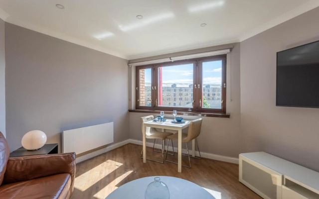 Stunning 1 Bed Merchant City Apartment with Parking