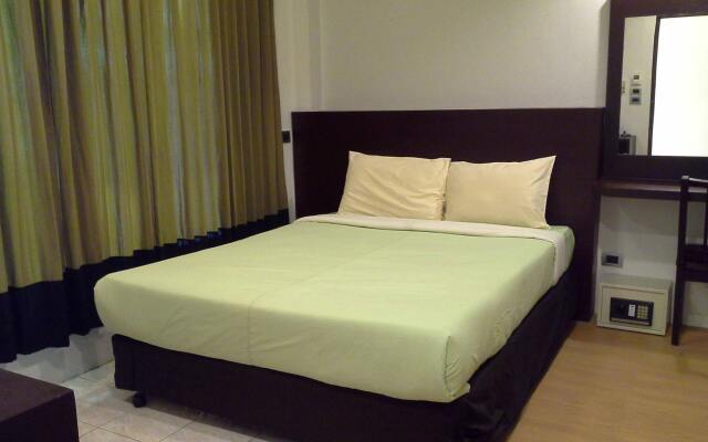 Отель B & B Patong Beach House комната для гостей