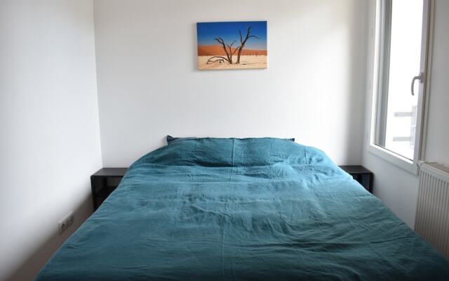 Апартаменты Charming Apartment in Gambetta, Ménilmontant Париж комната для гостей