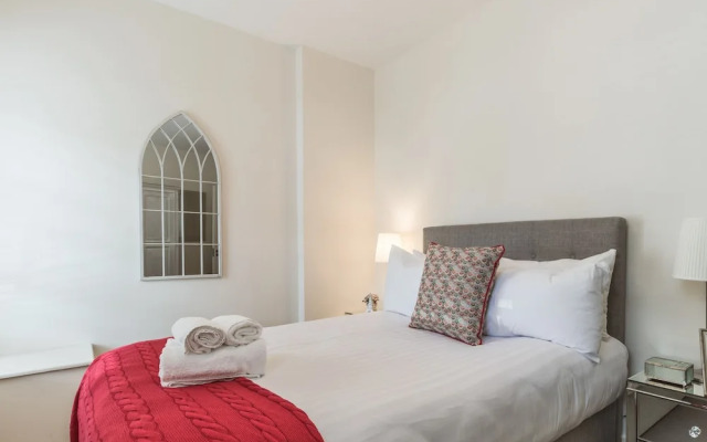 The Eamon DeVelara Suite - hiphipstay