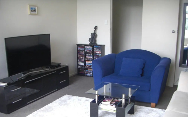 Ascot Holiday Home