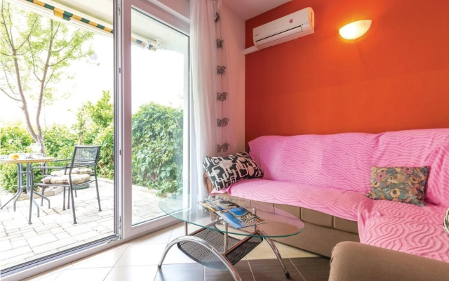 Amazing Apartment in Makarska With 2 Bedrooms and Wifi