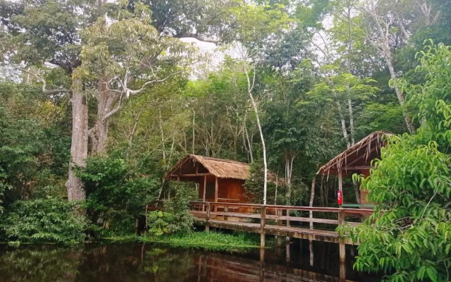 Dolphin Lodge