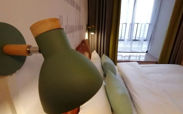 Yiqianshu City Apartment