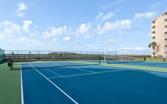Holiday Surf And Racquet Club 216