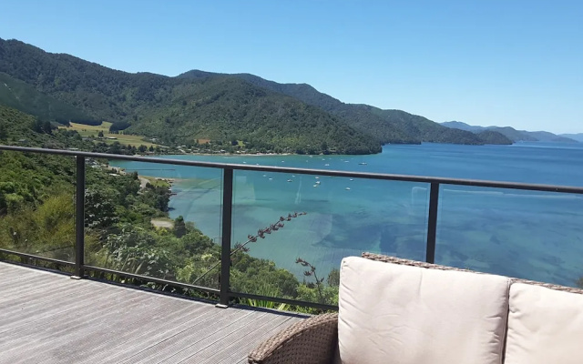 Okiwa Bay Lodge