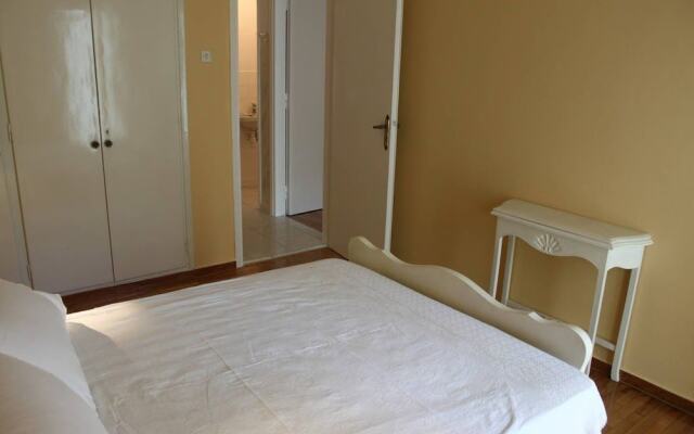 Апартаменты Spacious apartment in central Athens комната для гостей