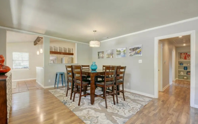 3BR 2BA Elegant Tarrytown House by RedAwning