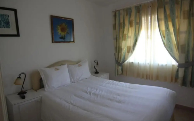 Rent Villa and Apartment in Oasis Parque Country Club, Nr. Portimao, Algarve