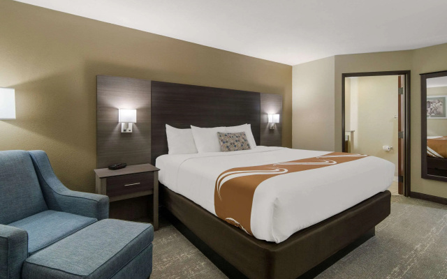 Quality Inn & Suites Roanoke - Fort Worth North
