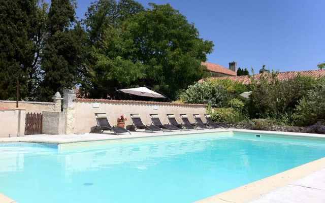 Le Cerisier, Manoir de Longeveau