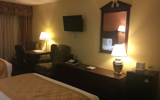 Days Inn & Suites Red Rock-Gallup