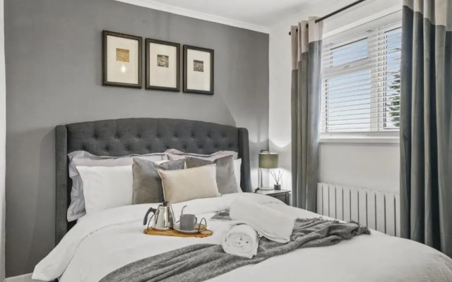 Stunning 2-bedroom house with free parking & WiFi