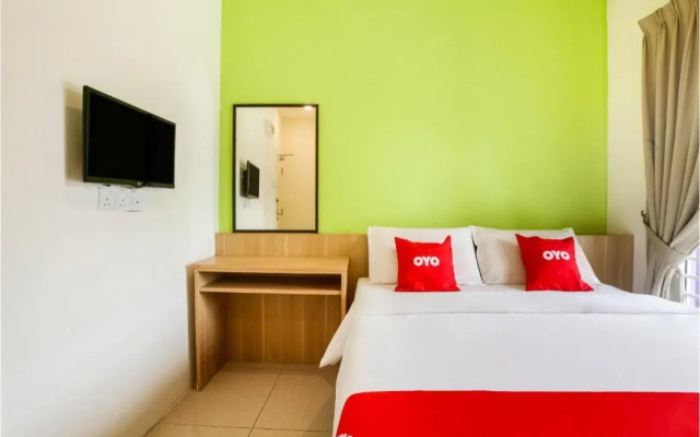 OYO 89677 Sunflower Hotel