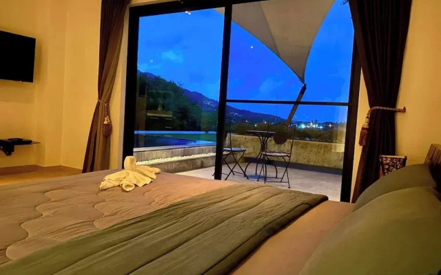 Tropical Viewpoint With Private Pool - Lux Living