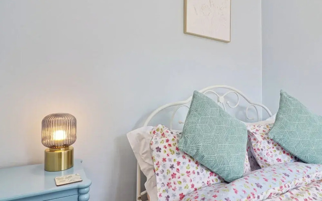 Tranquil Garden Retreat in Buckhurst Hill
