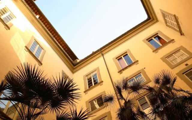 Отель All-Suites Palazzo Magnani Feroni Италия, Флоренция - 1 отзыв об отеле, цены и фото номеров - забронировать отель All-Suites Palazzo Magnani Feroni онлайн вид на фасад
