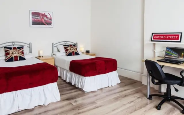 Twin Ensuite Bedroom at Rathbone place
