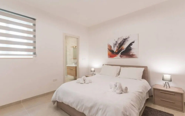 Property With Pool Access - Xaghra Near Marsalforn