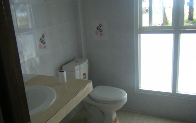 Pranee Beach Bungalows