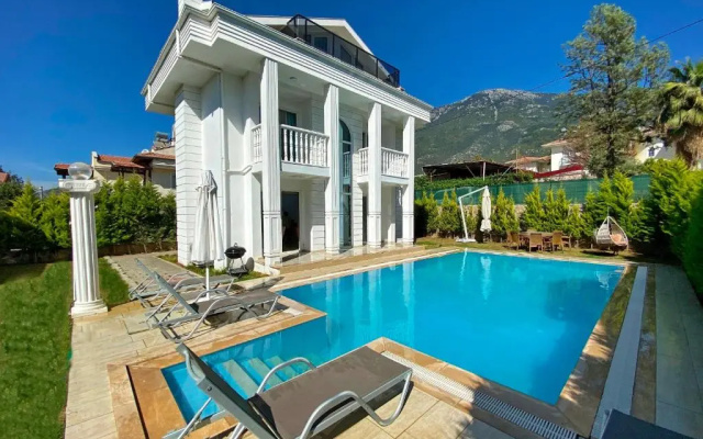Villa White House