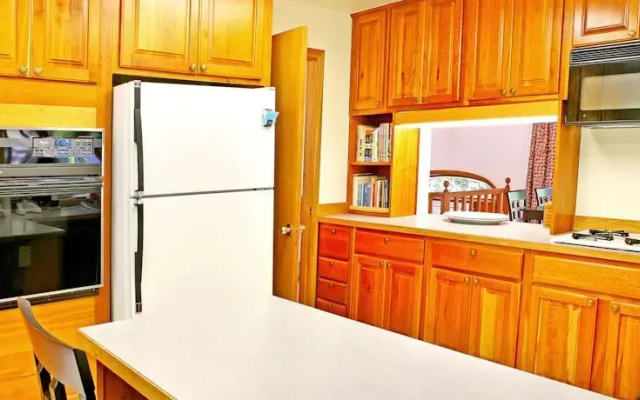 Alteros Waterfront Retreat