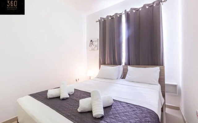 Beautiful designed seaside APT in Sliema Hotspot by 360 Estates