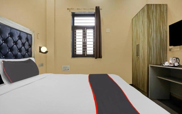 Collection O 70198 Metro View Ashok Vihar