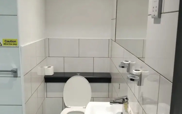 1 Bed Flat - Sleeps 2 - Parking - Wifi