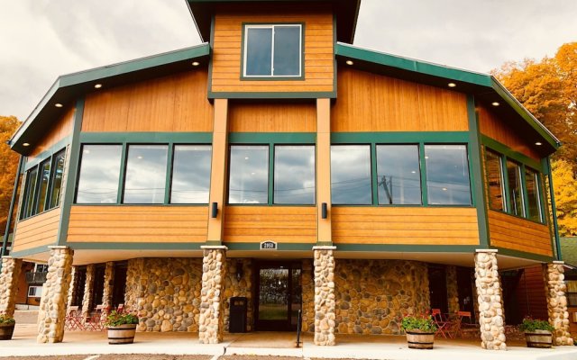Econo Lodge Lakeview in Marquette, United States of America from 107$, photos, reviews - zenhotels.com hotel front