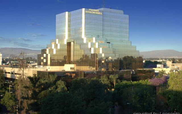 Отель Presidente Intercontinental Guadalajara Гвадалахара вид на фасад