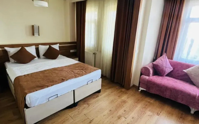 Cloudy Apart Hotel