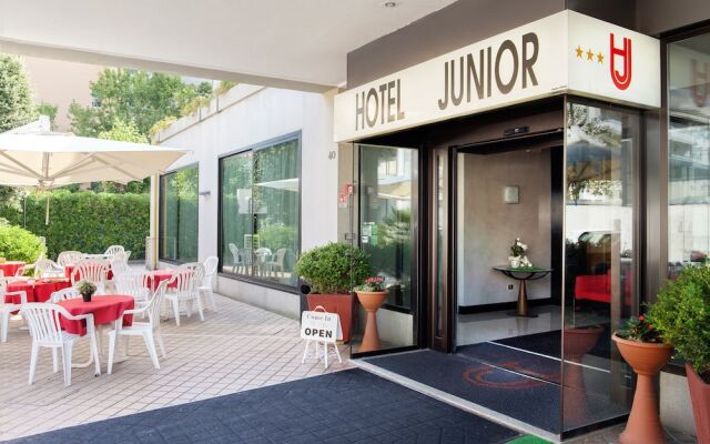 Hotel Junior вид на фасад