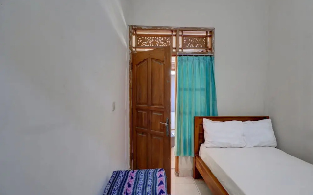 OYO Life 92838 Kost Ibu Surya