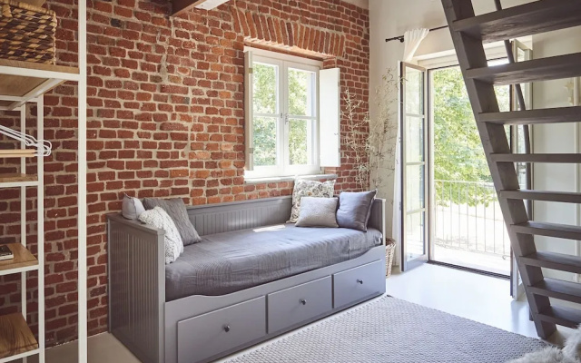 AQVAE Unconventional Country House