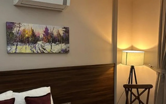 Grand Deluxe Hotel